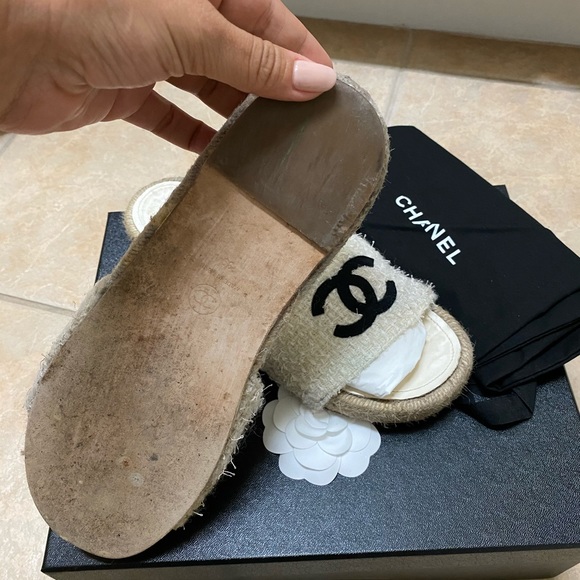 Chanel 20A Espadrille Ivory Black Size 39 - Picture 5 of 6
